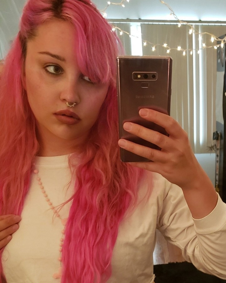 Amanda Bynes Debuts Wild New Look in Return to Instagram Fashion